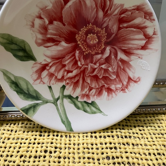 Pair one import floral medley, appetizer plate. - Picture 4 of 8